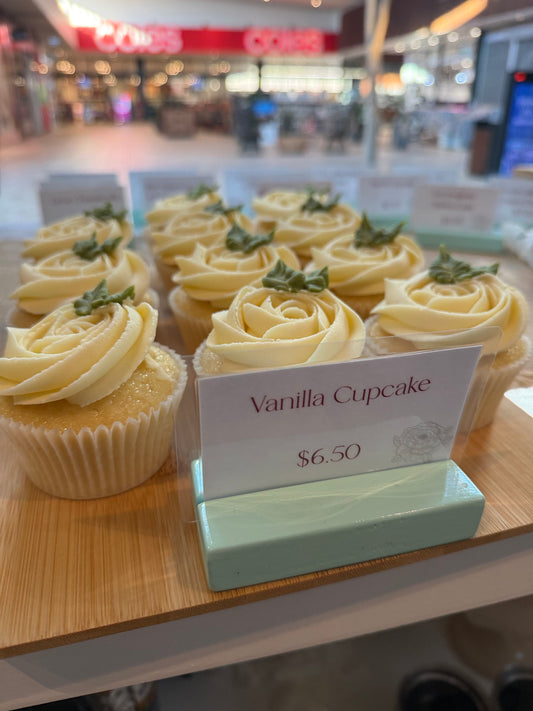 Vanilla Cupcake with Vanilla Buttercream