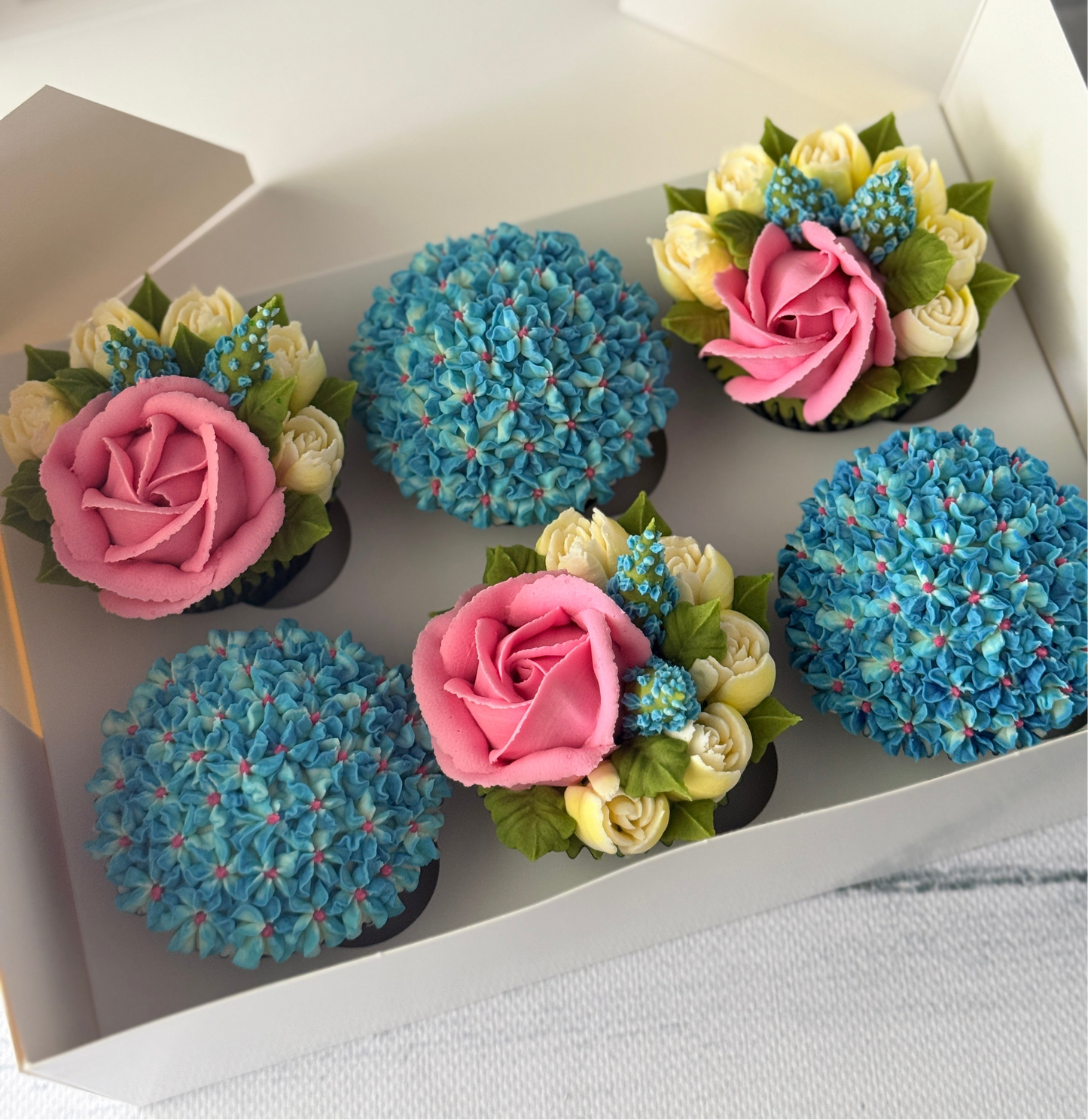 Gender reveal cupcakes | floral cupcakes Sunshine Coast 