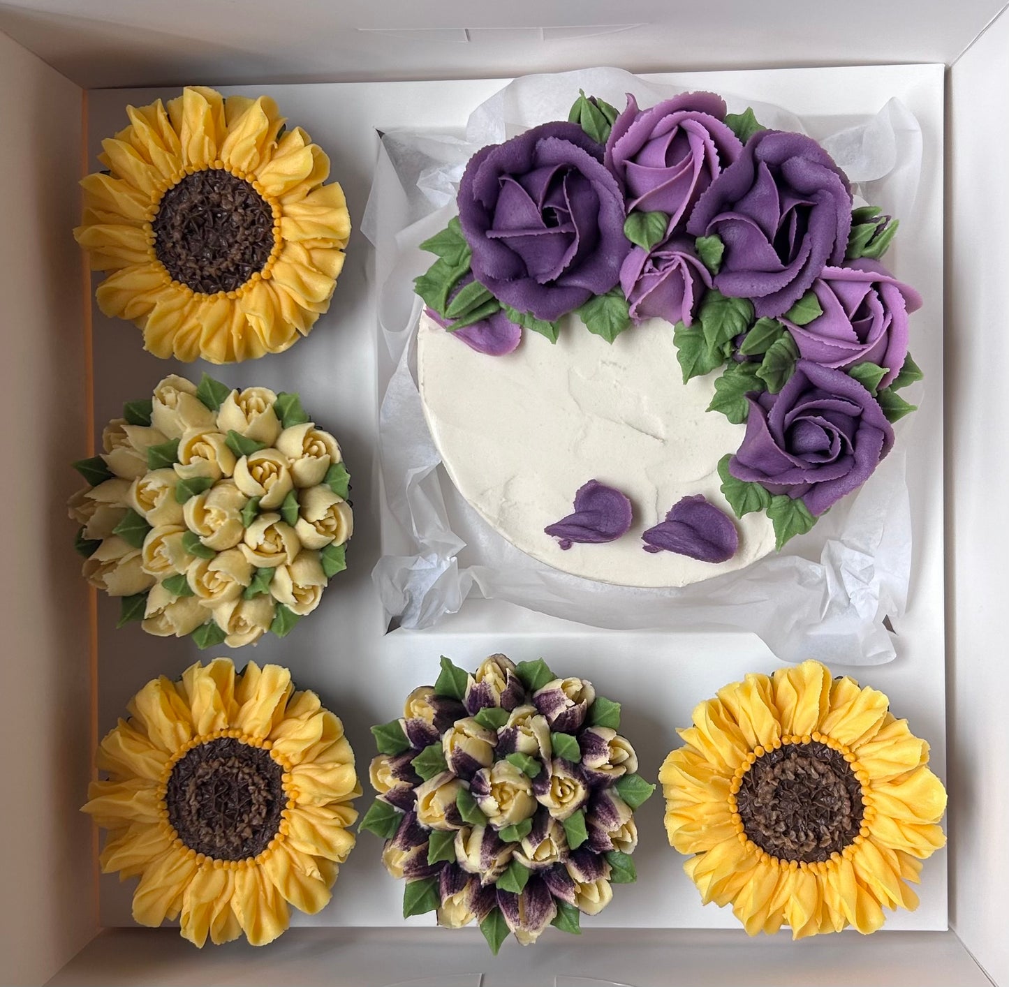 Bento box with a 5' cake and 5 cupcakes 