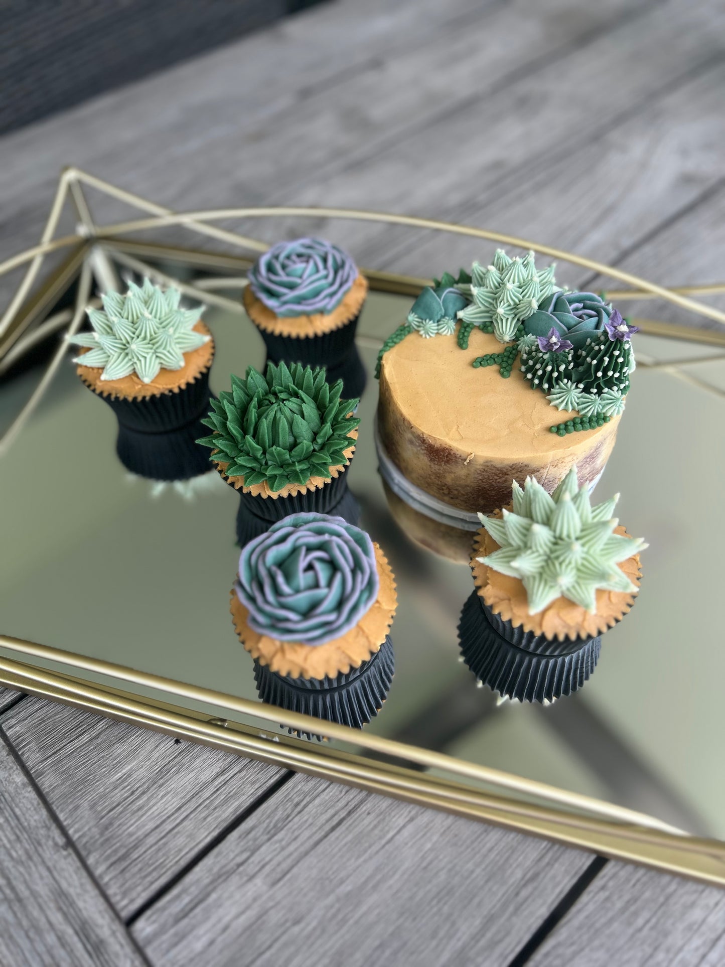 Elegant 5-inch Floral Cake