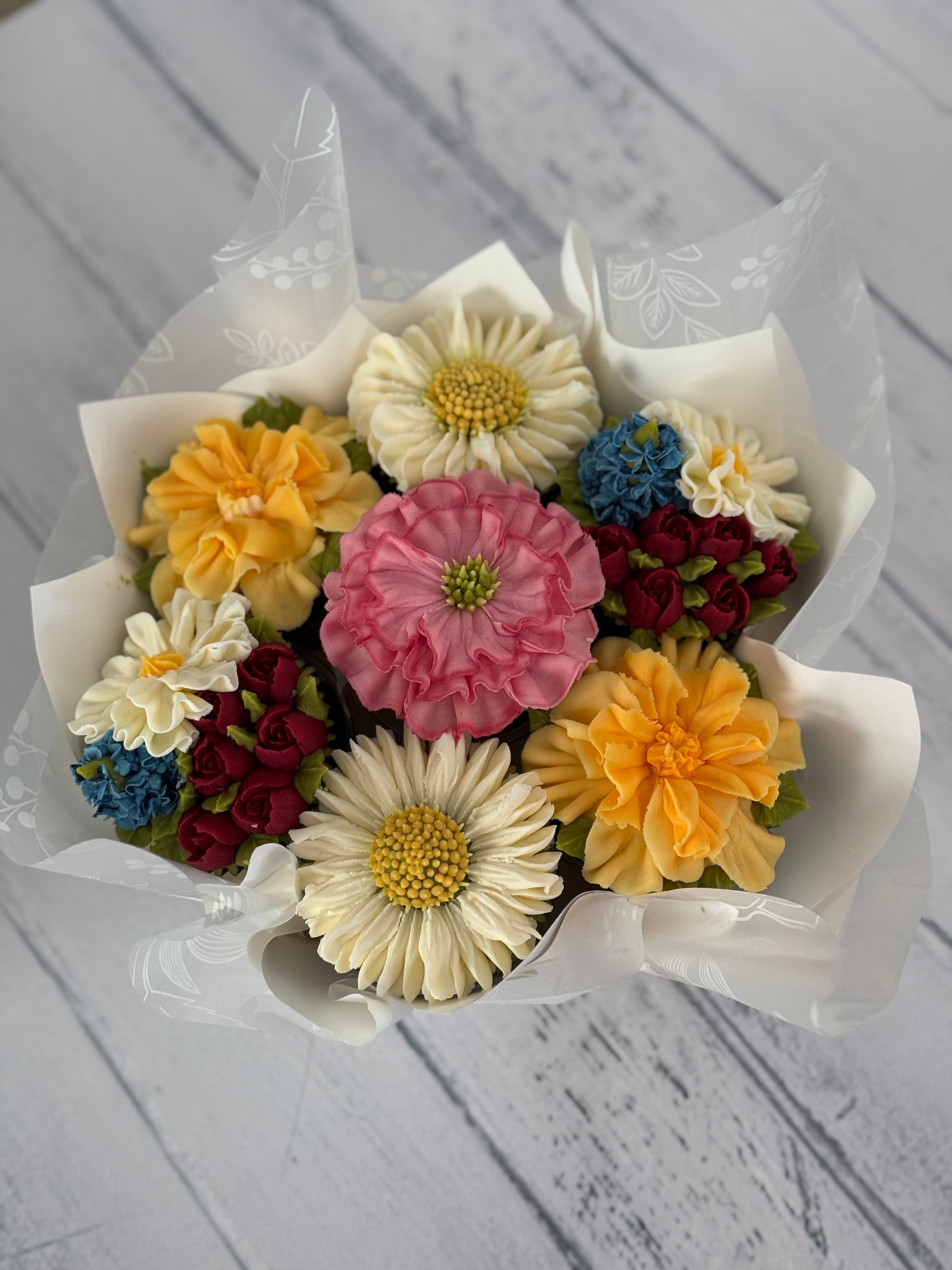 Bouquet of spring floral cupcakes 